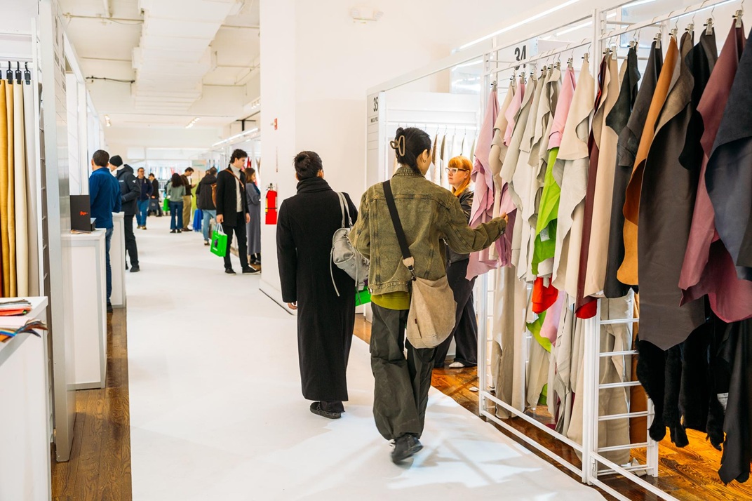 Abierta la Convocatoria de Ayudas Icex para la feria Lineapelle New York Julio 2026 ABIERTA LA CONVOCATORIA DE AYUDAS ICEX PARA LA FERIA LINEAPELLE LONDON JUNIO 2026 Subvenciones IVACE para proyectos de innovación desarrollados por pymes (INNOVA-CV) 2026 Ya puedes solicitar las ayudas para la contratación de jóvenes especializados en internacionalización Subvenciones IVACE destinadas a proyectos de digitalización de PYMES (DIGITALIZA-CV) 2025 El Ayuntamiento de Elche impulsa la participación en Futurmoda de las empresas ilicitanas asociadas a AEC.